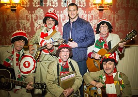Click for photos of Sam Warburton and Phil Steele at the Velindre Cancer fundraising event at the Deri Inn, Cardiff.